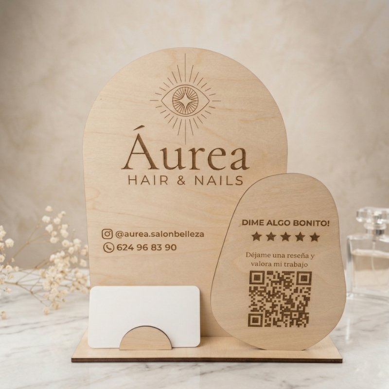 expositor para reseñas y tarjetas en madera